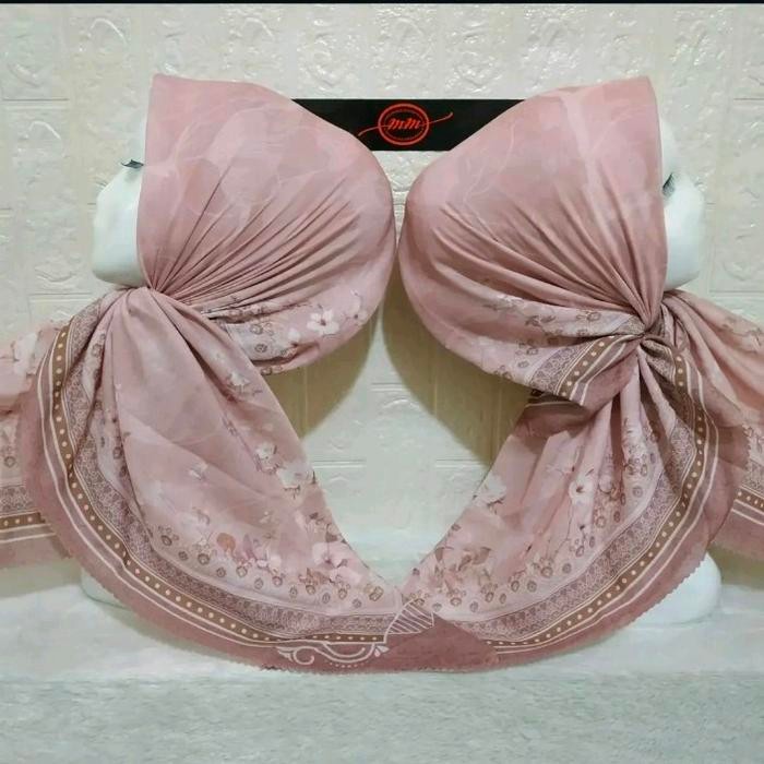 Hijab Segi Empat Voal Motif Valencia Dusty Pink