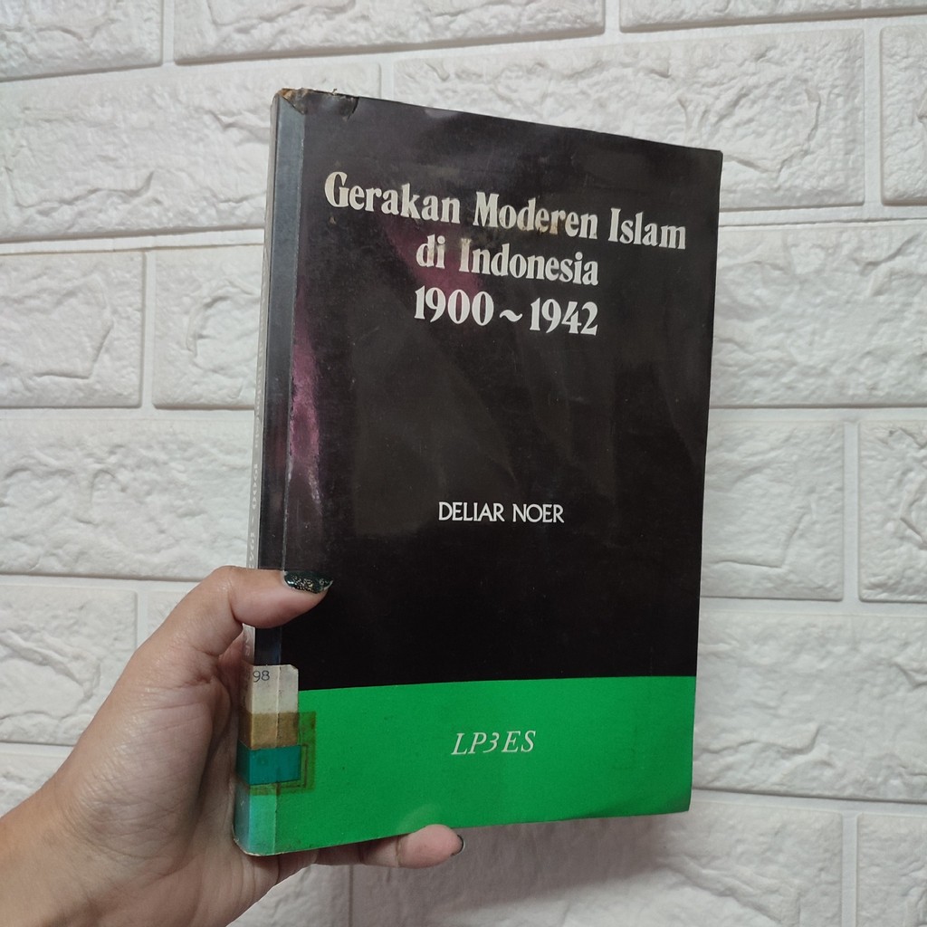 Deliar Noer: Gerakan Moderen Islam di Indonesia 1900-1942
