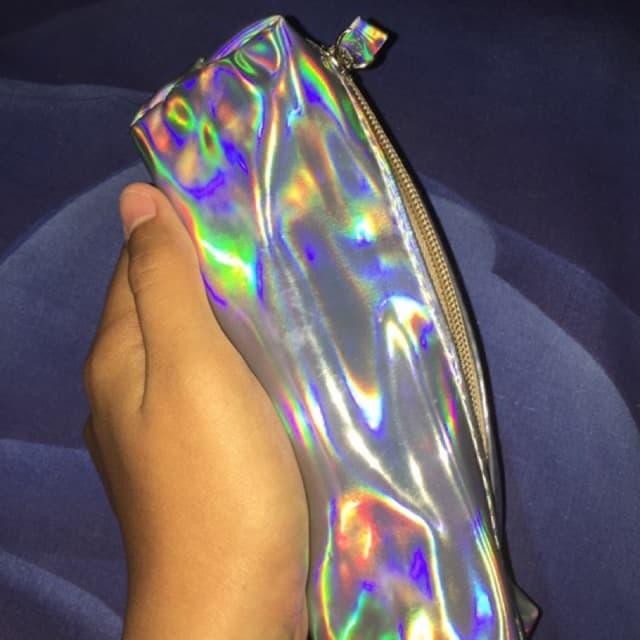 

PENCIL CASE HOLOGRAM DARI NULISCATE