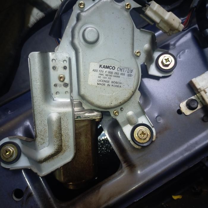 motor dinamo wiper belakang hyundai Trajet