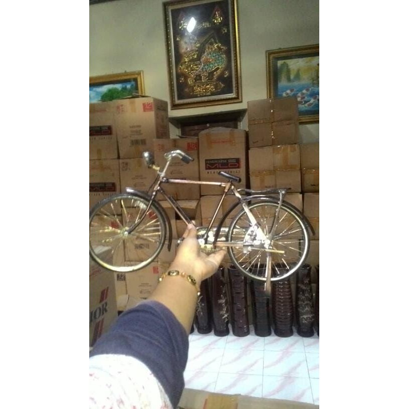 q9v5- Miniatur Besi-Sepeda Ontel Laki Laki Besar-Pajangan-Souvenir Jogja.