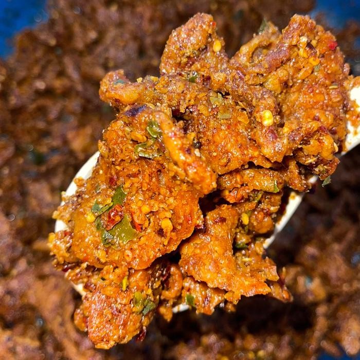 

1 KILOGRAM KULIT AYAM KRISPY PEDAS DAUN JERUK/KERIPIK KULIT