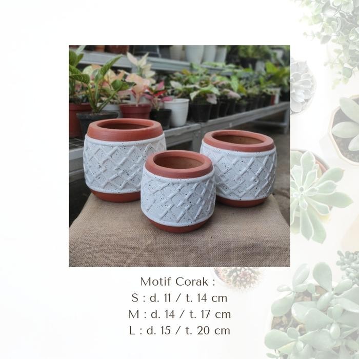 Pot Tanah Liat Relief / Pot Terakota Relief / Pot Tanaman