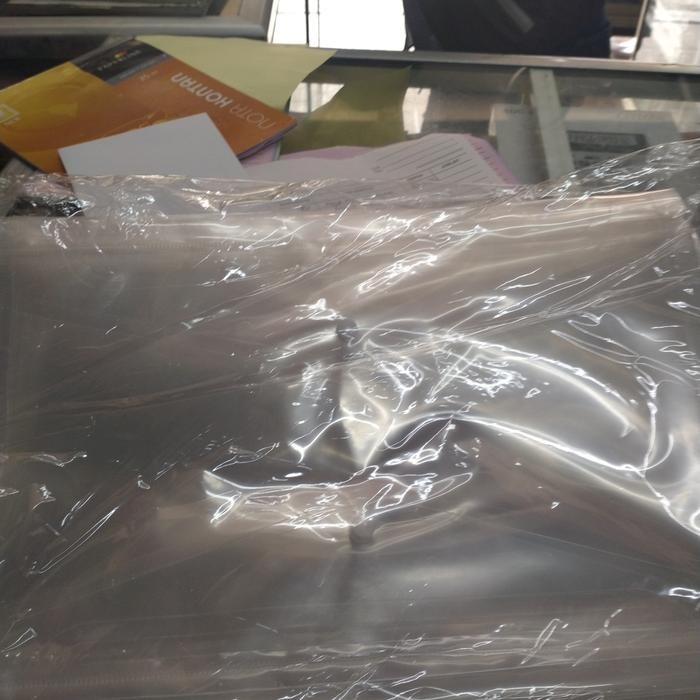 

Map Kancing Putih Bening