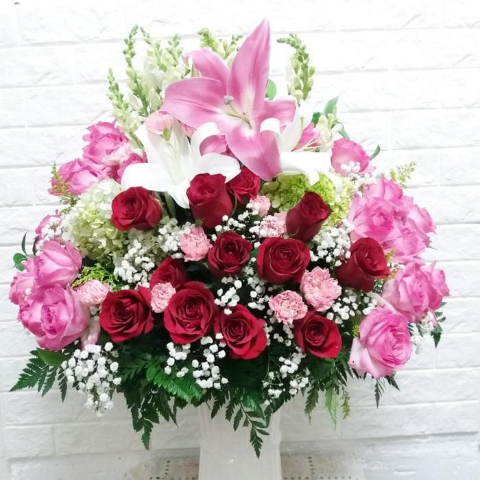 Rangkaian bunga meja bunga pot bunga vas bunga mawar lily casablanca bunga meja kado ultah Bunga