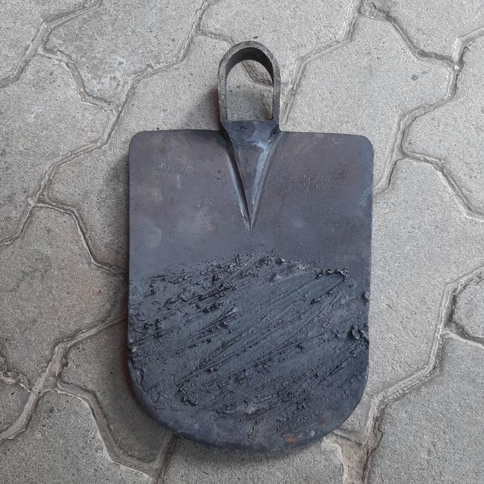 CANGKUL 888 KROMPYONGAN BAHAN BESI PACUL SAWAH PUPUK ANTI LENGKET