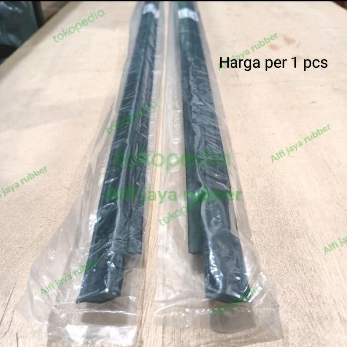 Pelipit Kaca Luar Depan Panther Kotak / Panther Lama