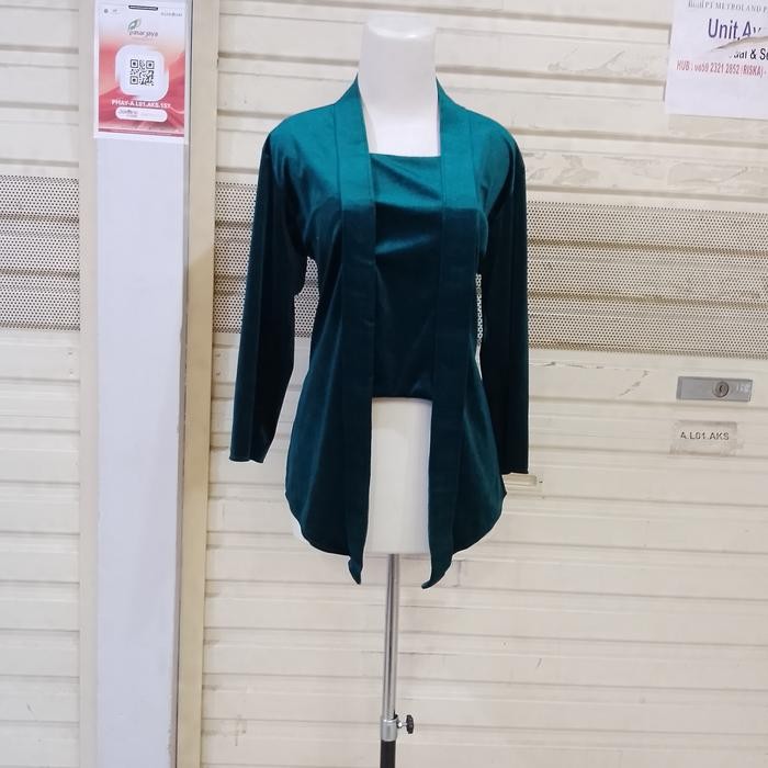 Kebaya Kutubaru Bludru Lengan Panjang Warna Hijau Botol