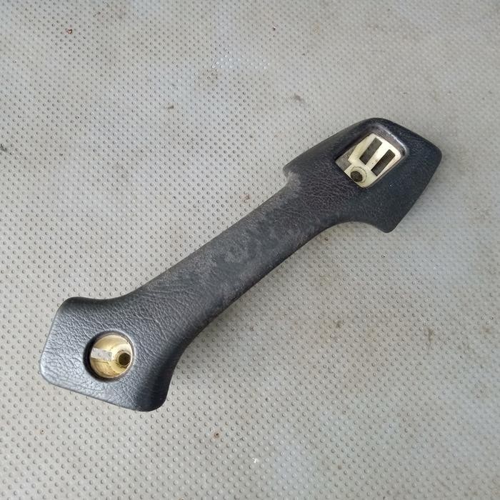 handle tarikan pintu eterna depan kiri