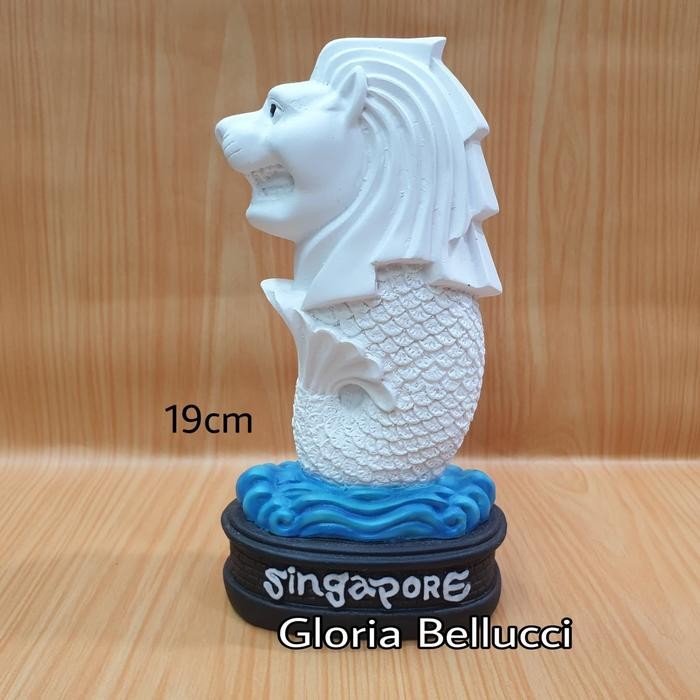 PATUNG PAJANGAN MERLION SINGAPORE ATAU SINGAPURA