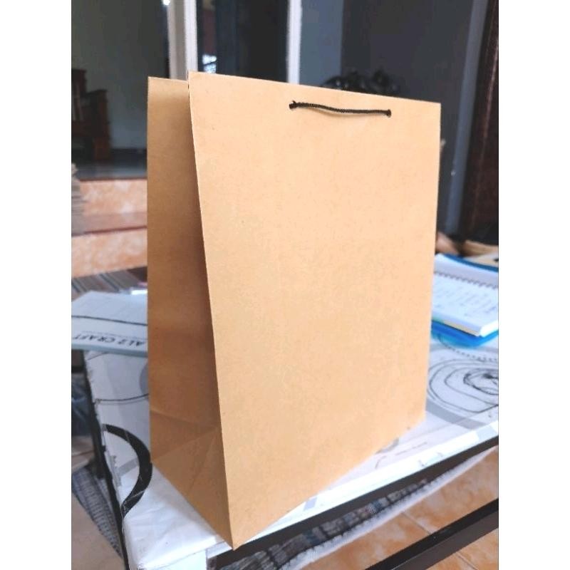 

Paperbag polos coklat ikuran 20x10x25 (paket 12pcs) |Tas Kertas |Tas Kado |Tas Souvenir |Paper bag custom
