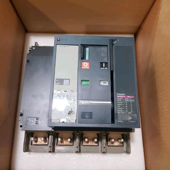 MCCB NS1250H 70KA 4P-1250A+MOTORES.UVT.AUX. 220VAC SCHNEIDER ORIGINAL NEW MURAH