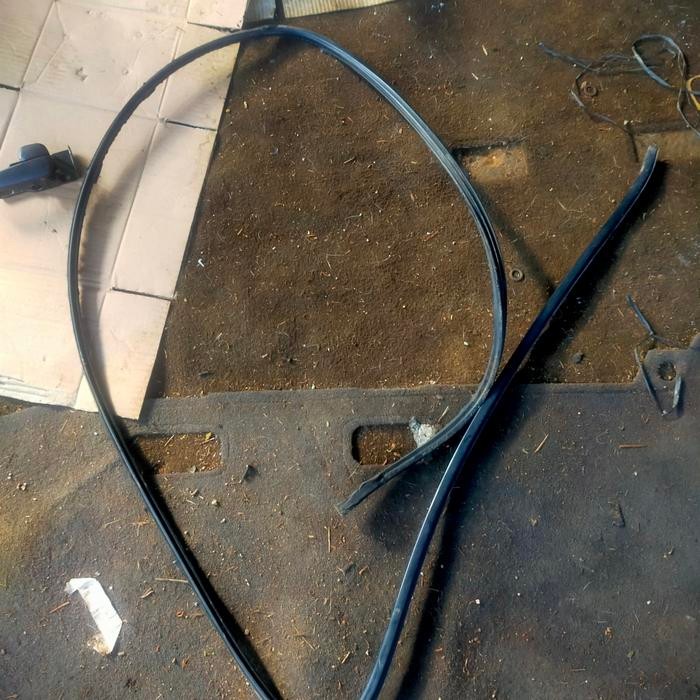 karet kaca Depan hyundai Trajet