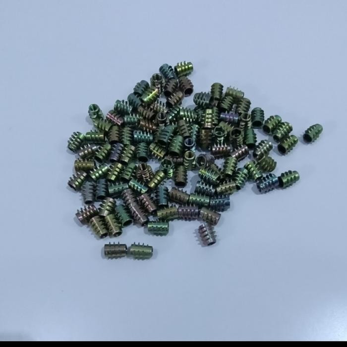 3b8e- Mur Nanas M6X13 Oe