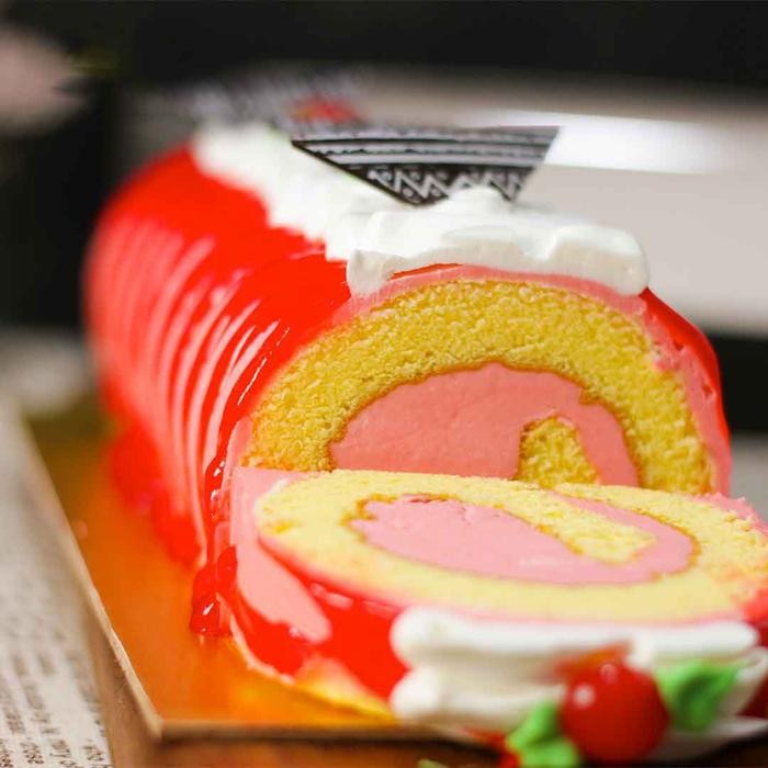 TerEnakPolll- Momolin Bakery Roll Cake Strawberry - Kue Tart Ultah - Bolu Gulung