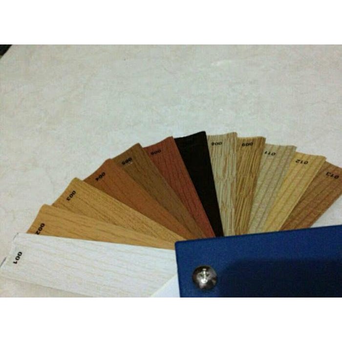 horizontal blind motif kayu