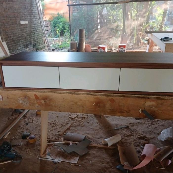 meja tv gantung,meja tv minimalis,meja tv sudut tumpul,meja gantung modern minimalis