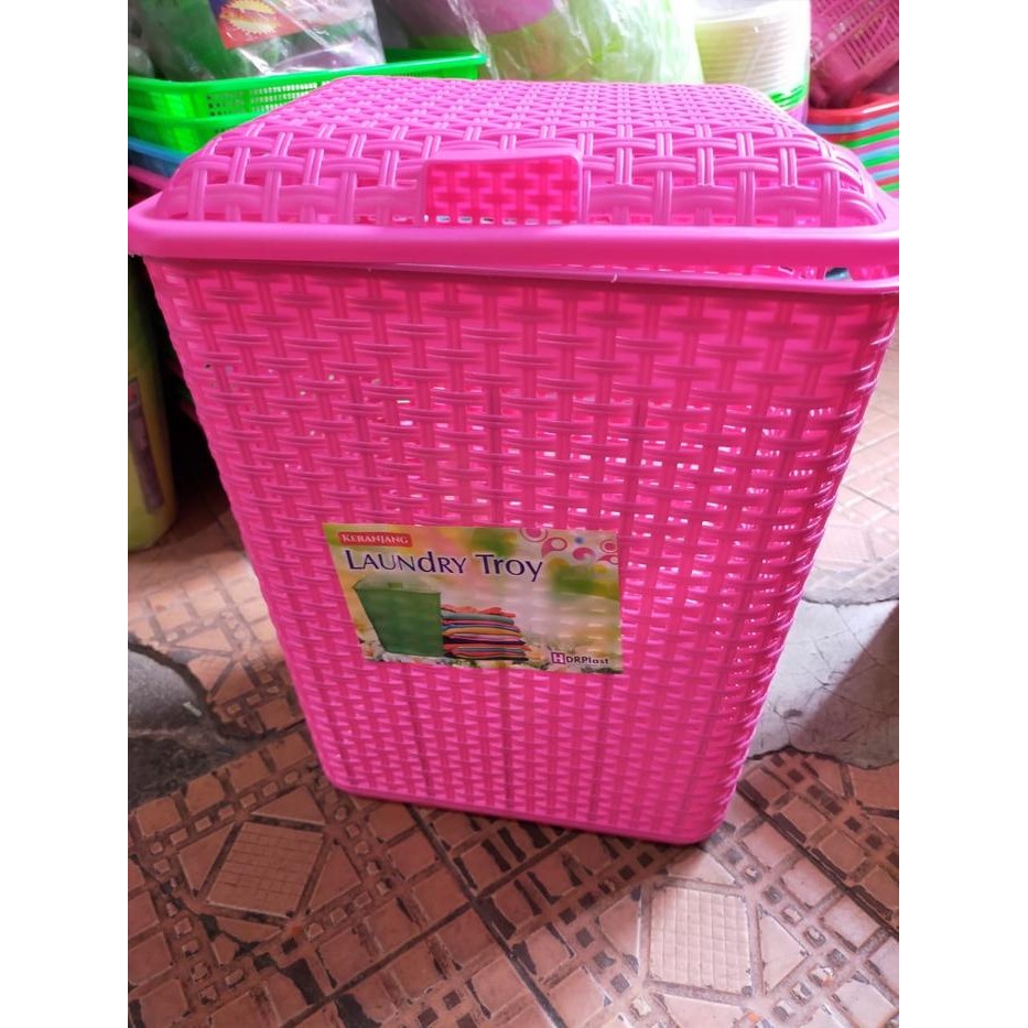 KERANJANG LAUNDRY/TEMPAT PAKAIAN BAJU KOTOR PLASTIK KOTAK ANYAM ROTAN