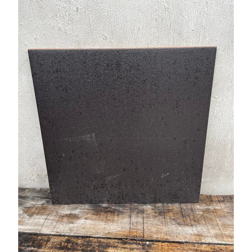 Pilihan- Keramik Centro Ferre Black 40X40
