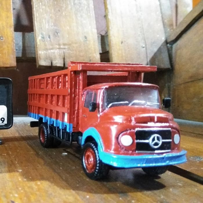 Miniatur truk Mercy Bagong Lis biru