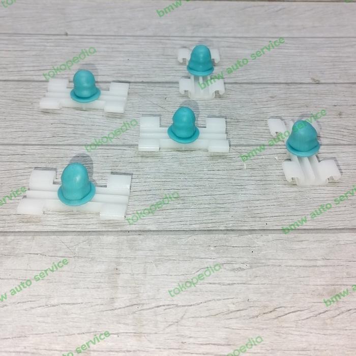 Klip kancing lis bodi BMW E46