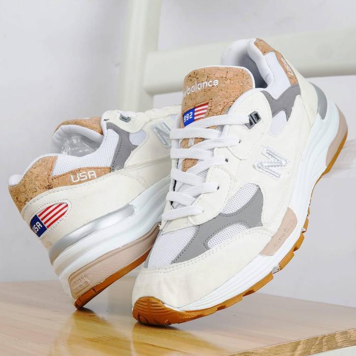 Promo Sepatu Sneakers Nb New Balance 992 Usa Grey Casual Fashion Olahraga Lari Pria Shoes Kasual