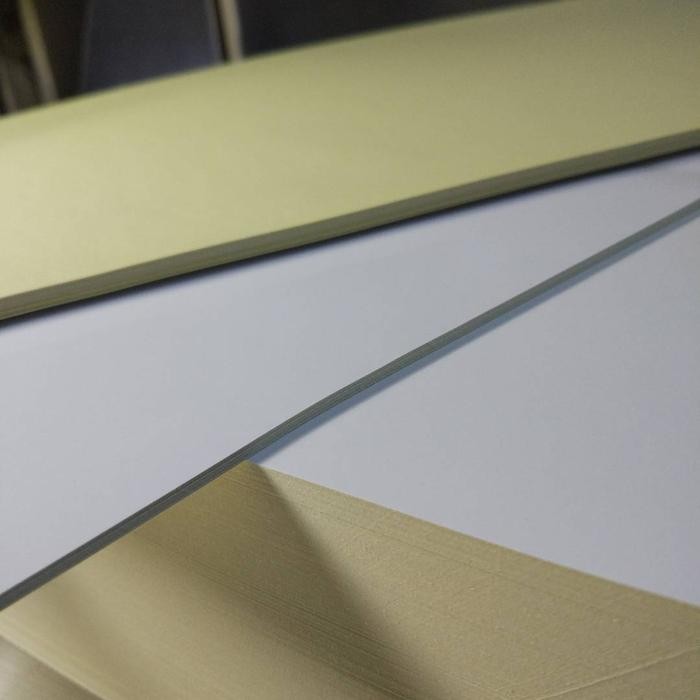 

1 Rim F4 Kertas Sticker Glossy Polos Mengkilap/Stiker Chromo Folio