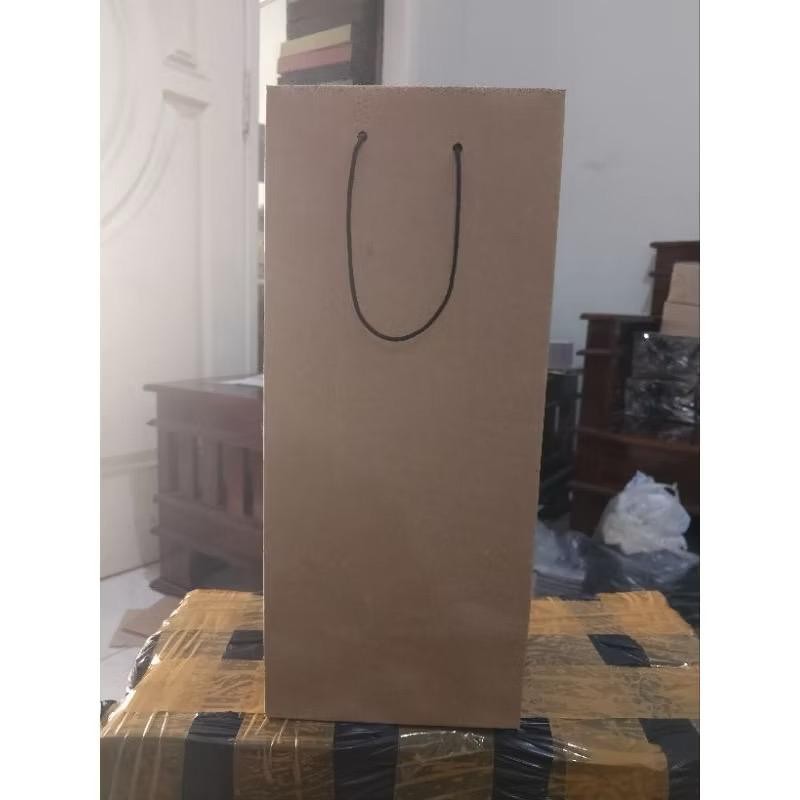 

Paperbag polos coklat ukuran 18x8x28 (paket 12pcs)|Tas Kertas |Tas Kado |Tas Souvenir |paper bag custom