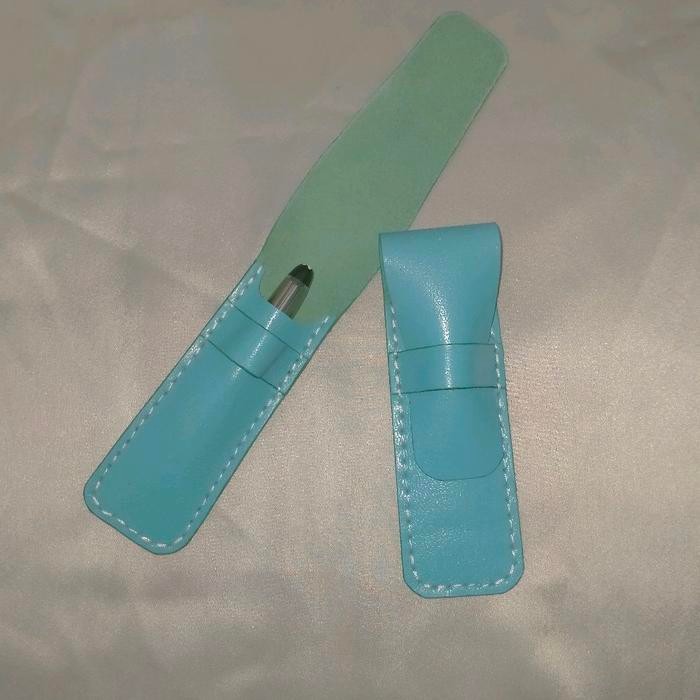 

PEN HOLDER DENGAN TUTUP - KULIT ASLI SAPI KAMBING/DOMBA - CUSTOM UKURAN