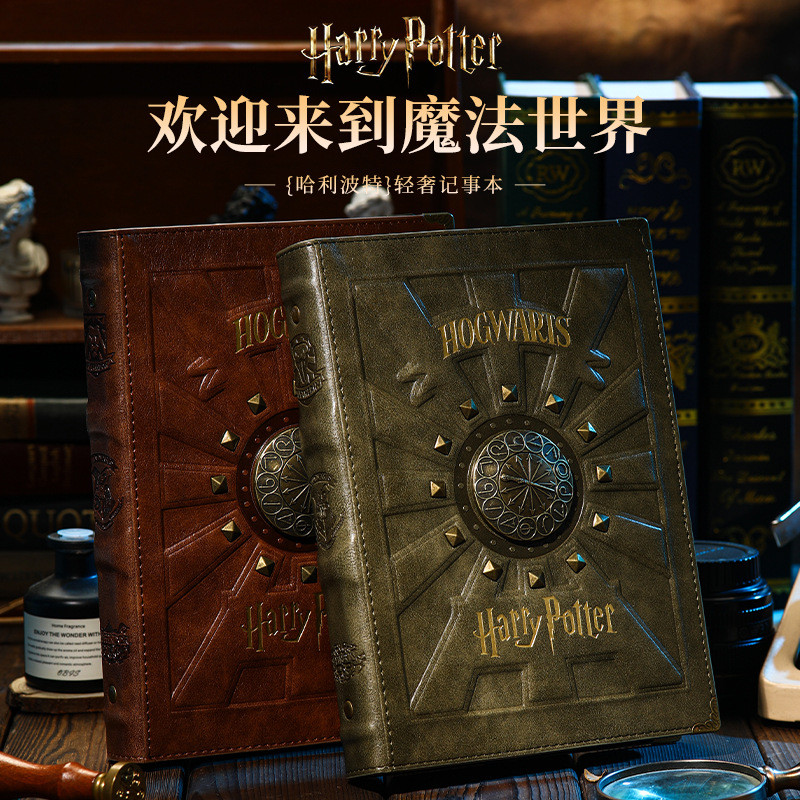

Buku Catatan Harry Potter A5 Bergaya Retro dengan Desain Empat Asrama - Cover Imitasi Kulit, 100 Lembar, Sistem Ring Binder |I33PTWL0|