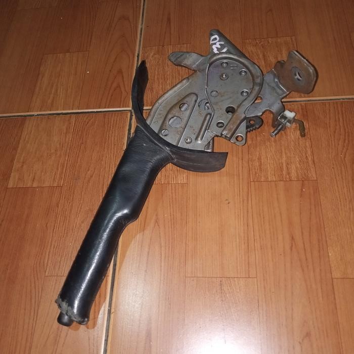 Tuas tongkat handbreak Nissan X-Trail T30 th. 2005