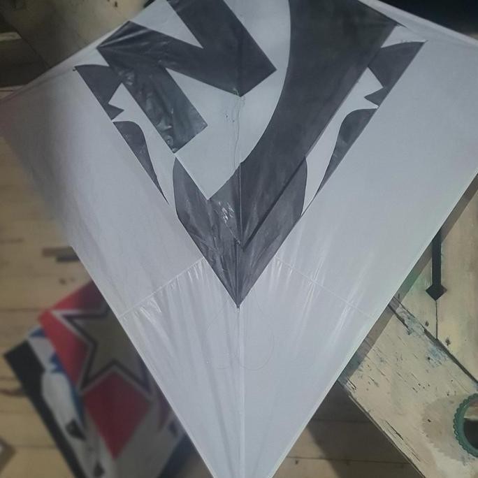 LAYANGAN/LAYANG-LAYANG ADUAN