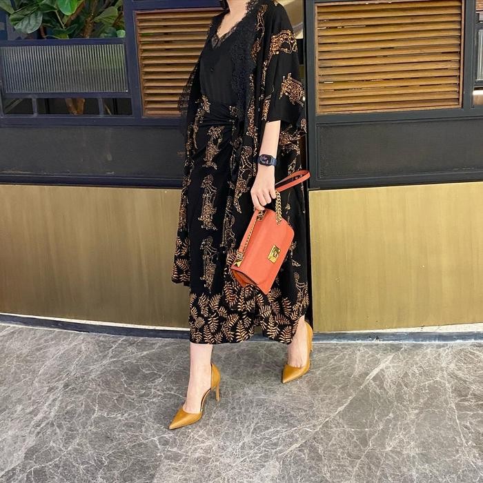 Lausboutique-Tania Set Lace-Paris Wayang Lilit Outer