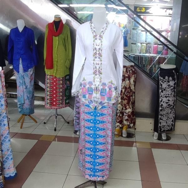 kebaya encim ondel betawi