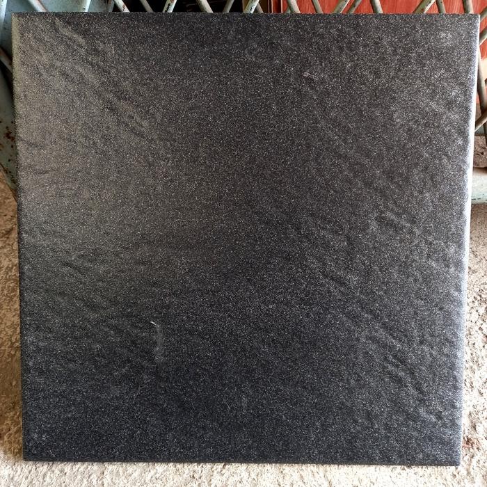 KERAMIK 40X40 HITAM MATT / MINIMALIS HITAM