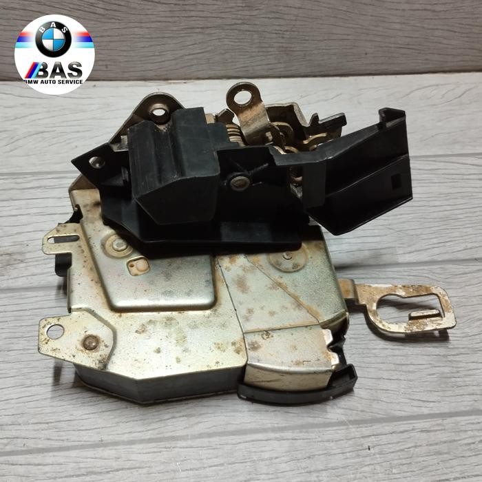 Door lock pintu depan E36