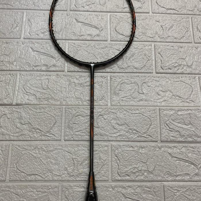 Raket Badminton APACS VERSUS 70 +Senar kuat 35lbs ORIGINAL