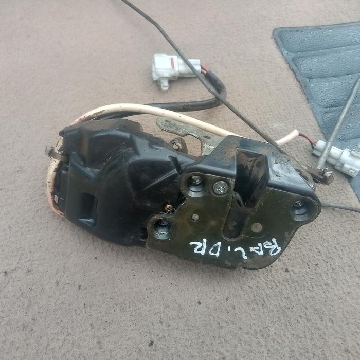 doorlock Suzuki Baleno bagian depan kanan