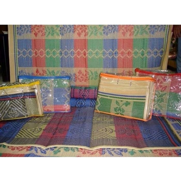 Tikar Lipat Plastik Merk Leiusure Mat Ukuran 3 x 4 Meter (Lis Merah)