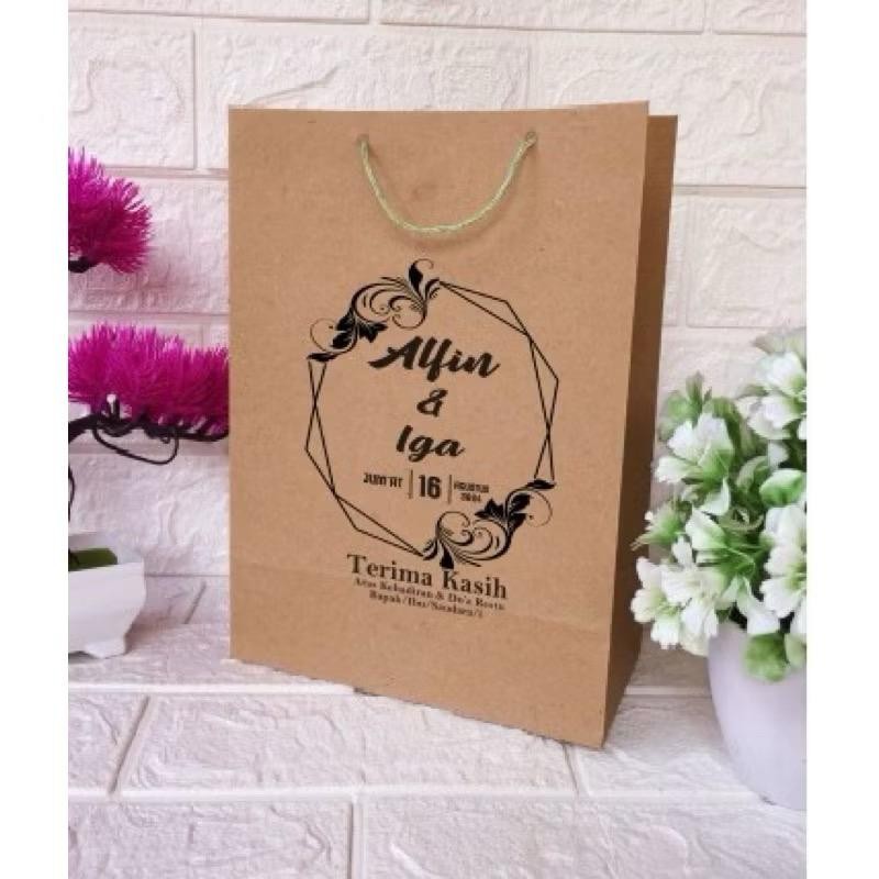 

Paperbag Sablon Custom ukuran 21x13x27 (paket 12pcs) |Tas Kertas |Tas kado |Tas Souvenir |paper bag kustom