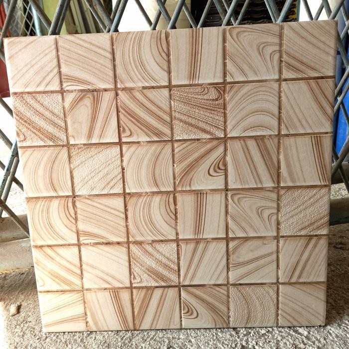 KERAMIK LANTAI TERAS 40X40 KASAR TIMBUL KOTAK- KERAMIK LANTAI GARASI