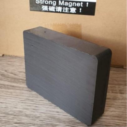 

Magnet Ferrite 85x65x20 mm