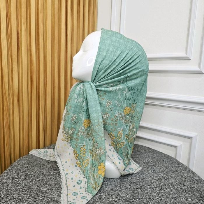 Hijab Segi Empat Voal Motif Bunga Laras Hijau Sage