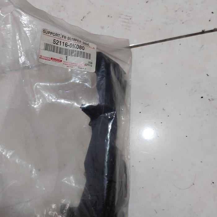 BRAKET BUMPER DEPAN FORTUNER VNT 13-15 ORI