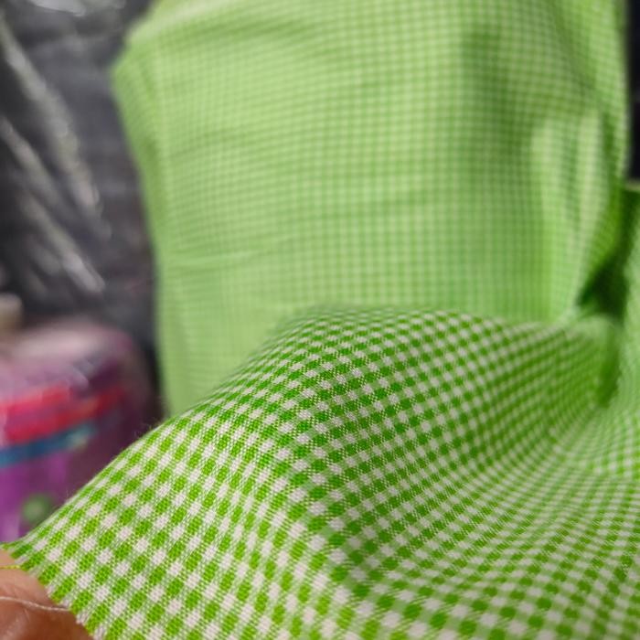 Master Tailor - Bahan Kain Katun Yarndyed Kotak Catur Kecil Hijau Muda 0.1Cm Gulungan