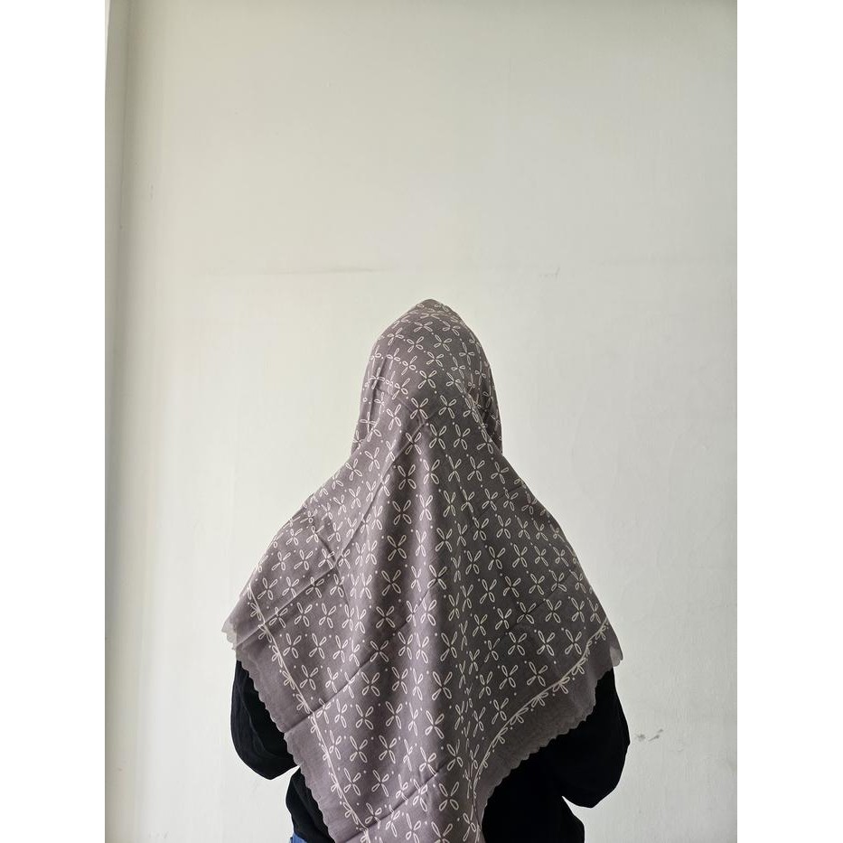 Terbaru Luminous Beauty Veils - Hijab Segi Empat Shawlpublika/Hijab Segi Empat Motif