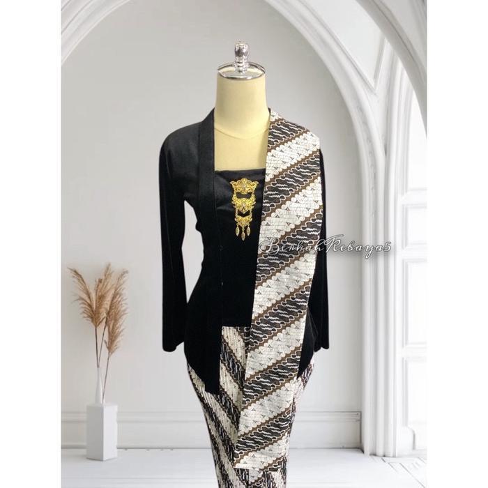 Setelan Kebaya Kutu Baru Bludru Warna Hitam / Kebaya + Selendang + Jarik Wiru Plisket