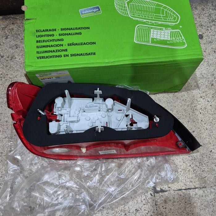 LAMPU BELAKANG/ STOP KIRI PEUGEOT 406D9 VALEO