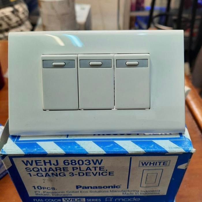 Saklar Triple Panasonic - Saklar Lampu - Wehj6803W