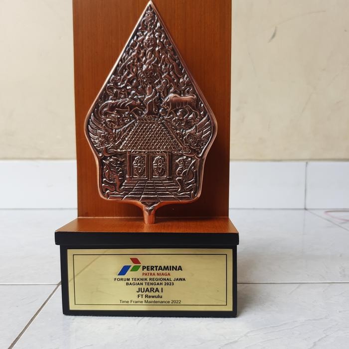 Plakat Souvenir Gunungan Wayang Tembaga